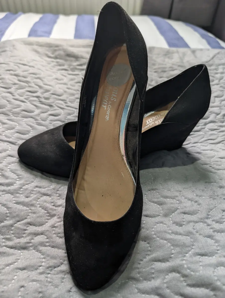 Black suede wedged shoes