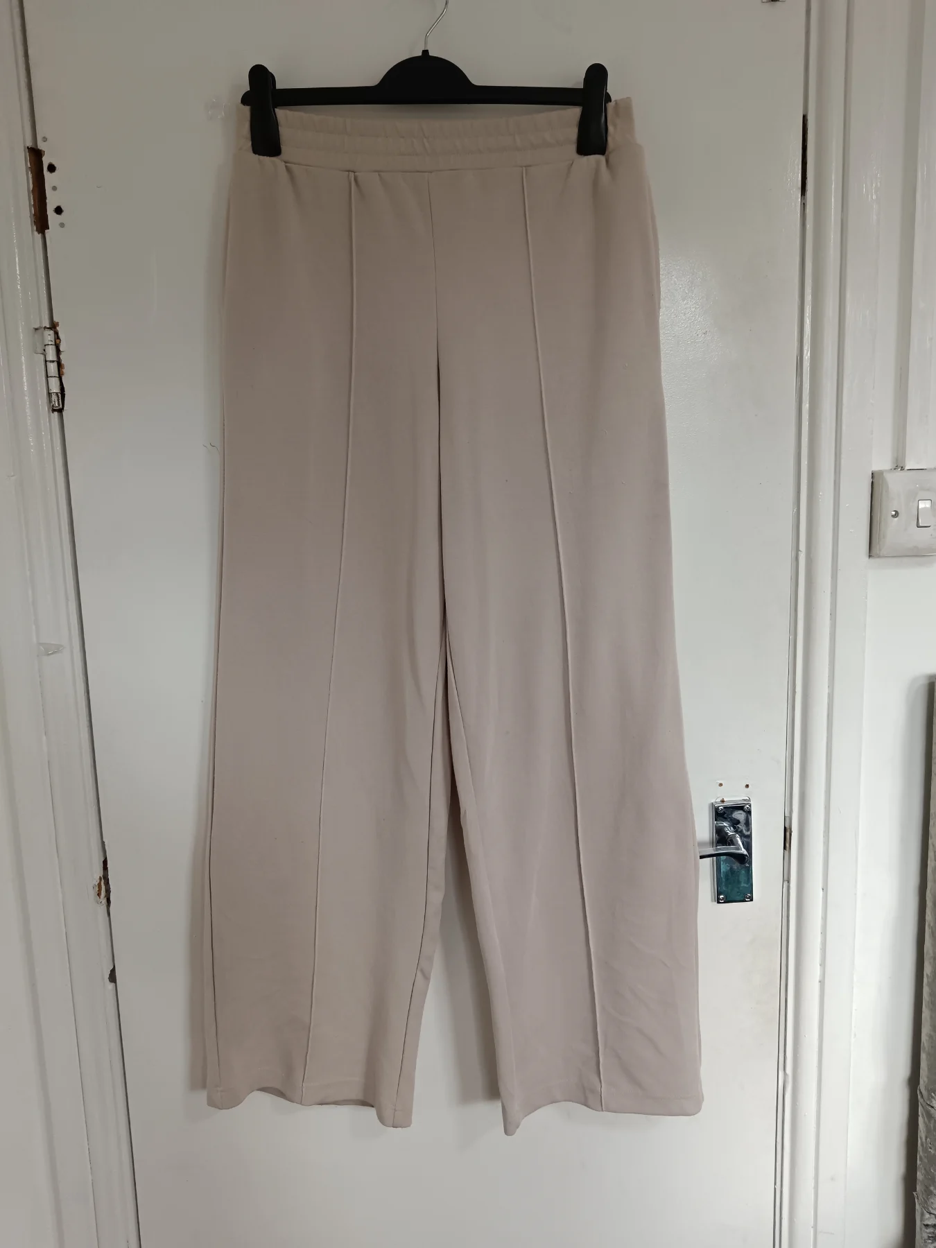 Beige Wide-Leg Trousers – Elastic Waist & Pleat Detail