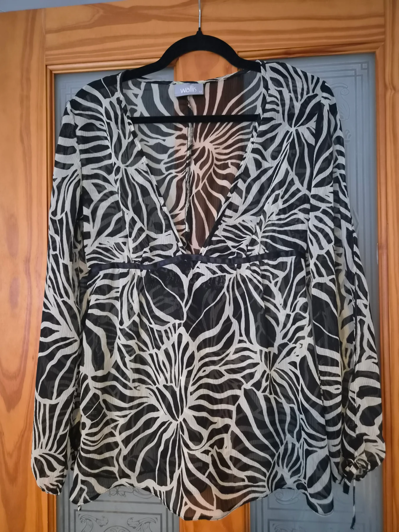 Wallis Black & White Abstract Print Sheer Blouse – Size 12, Tie Cuffs