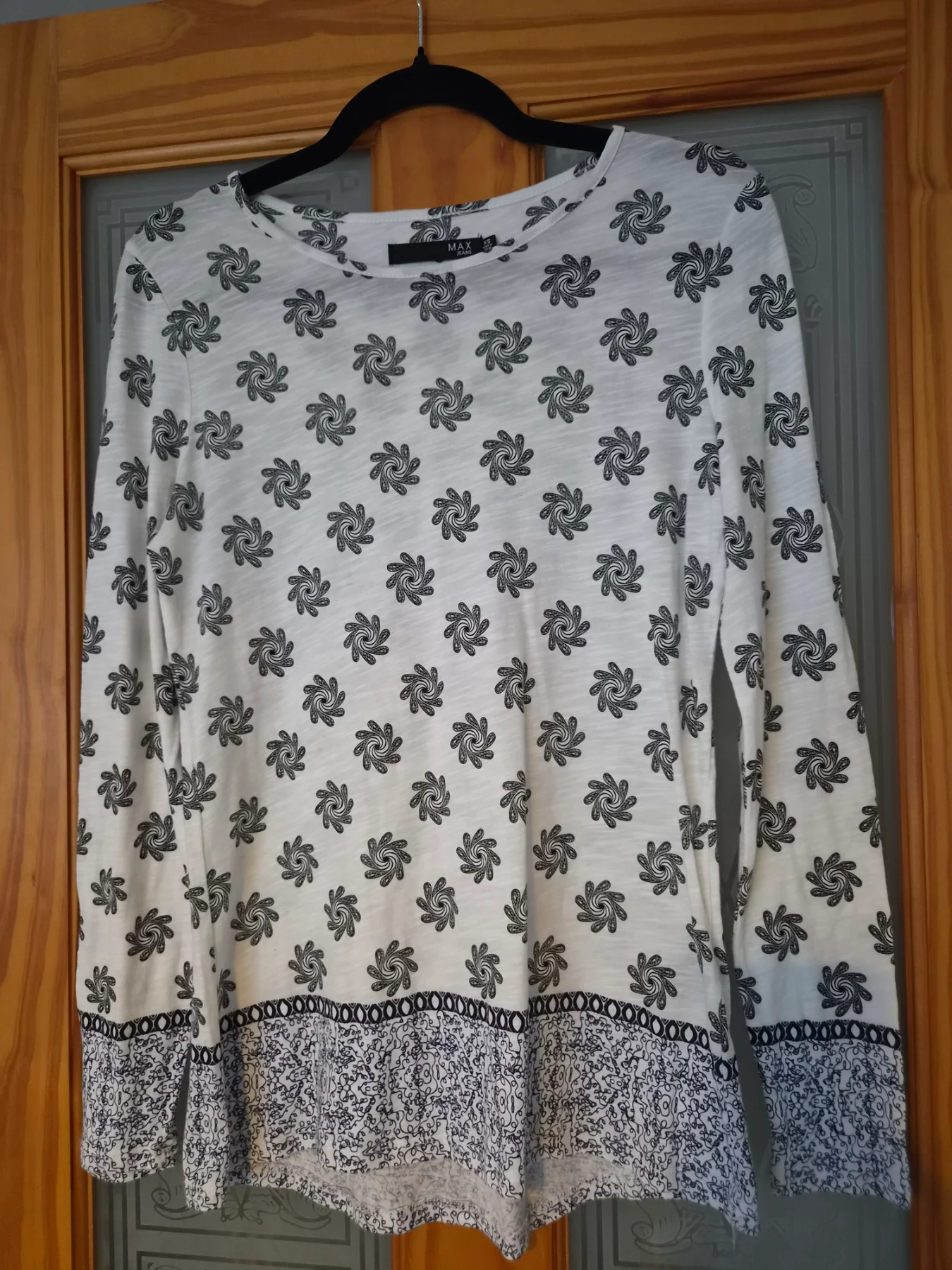 MAX Jeans Long-Sleeve Printed Top – Size XS