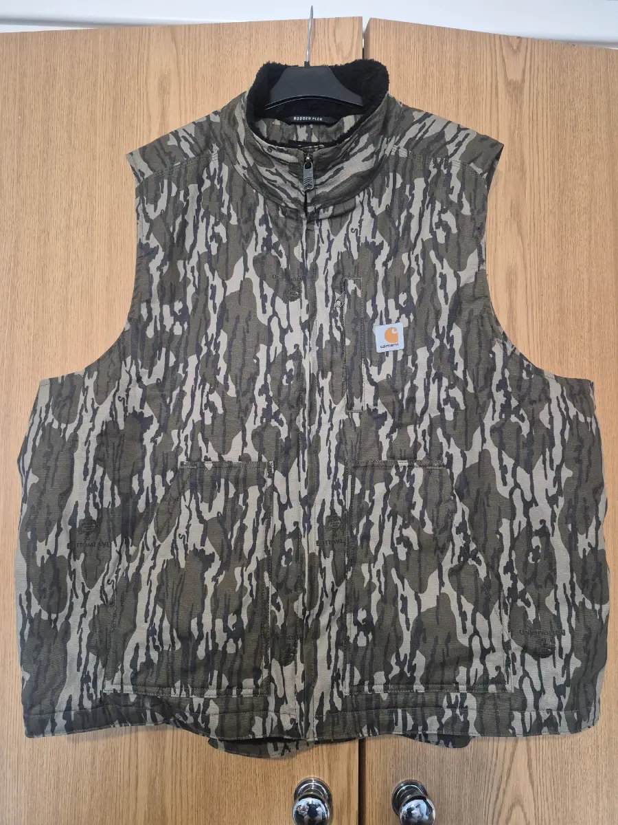 Carhartt Men's Sherpa-Lined Camo Vest in Mossy Oak Bottomland camo XXL Brand New