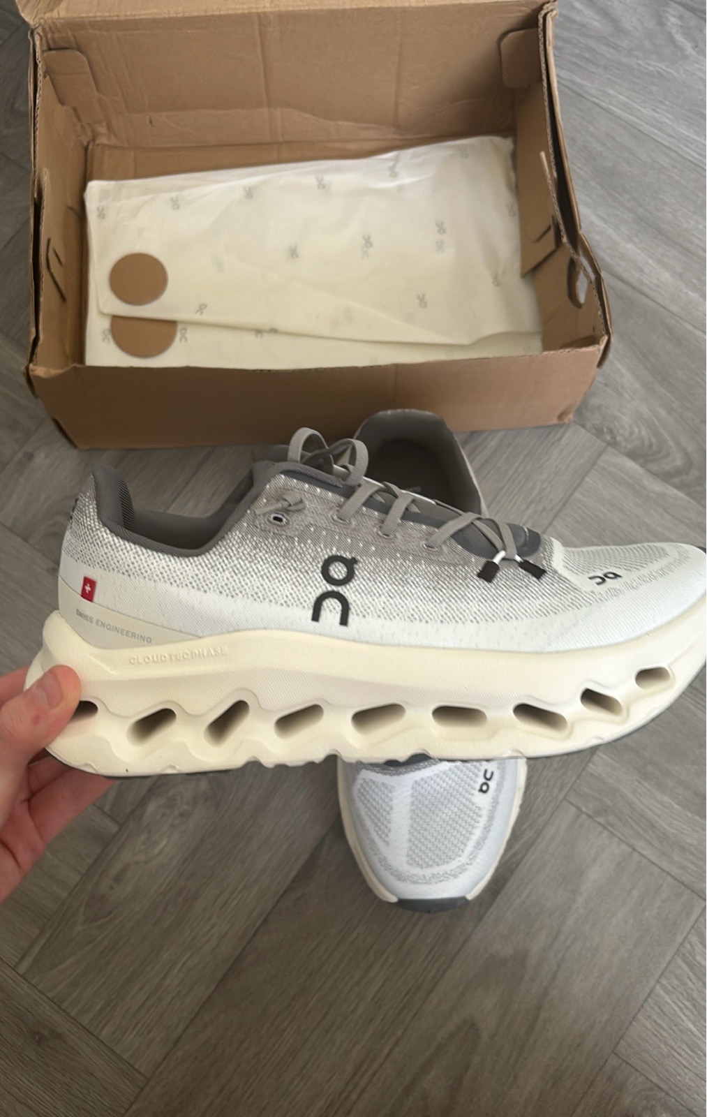 Oncloud runners trainers brand new