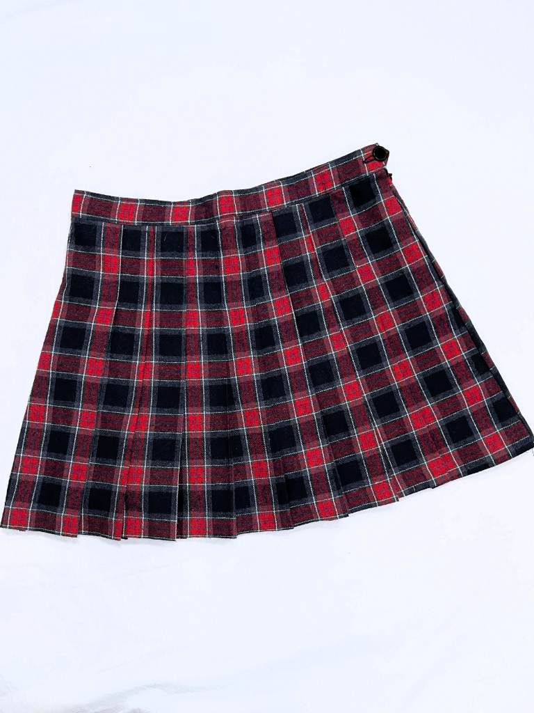Untitle8 Red & Black Plaid Pleated Tartan Mini Skirt Built in shorts Size M