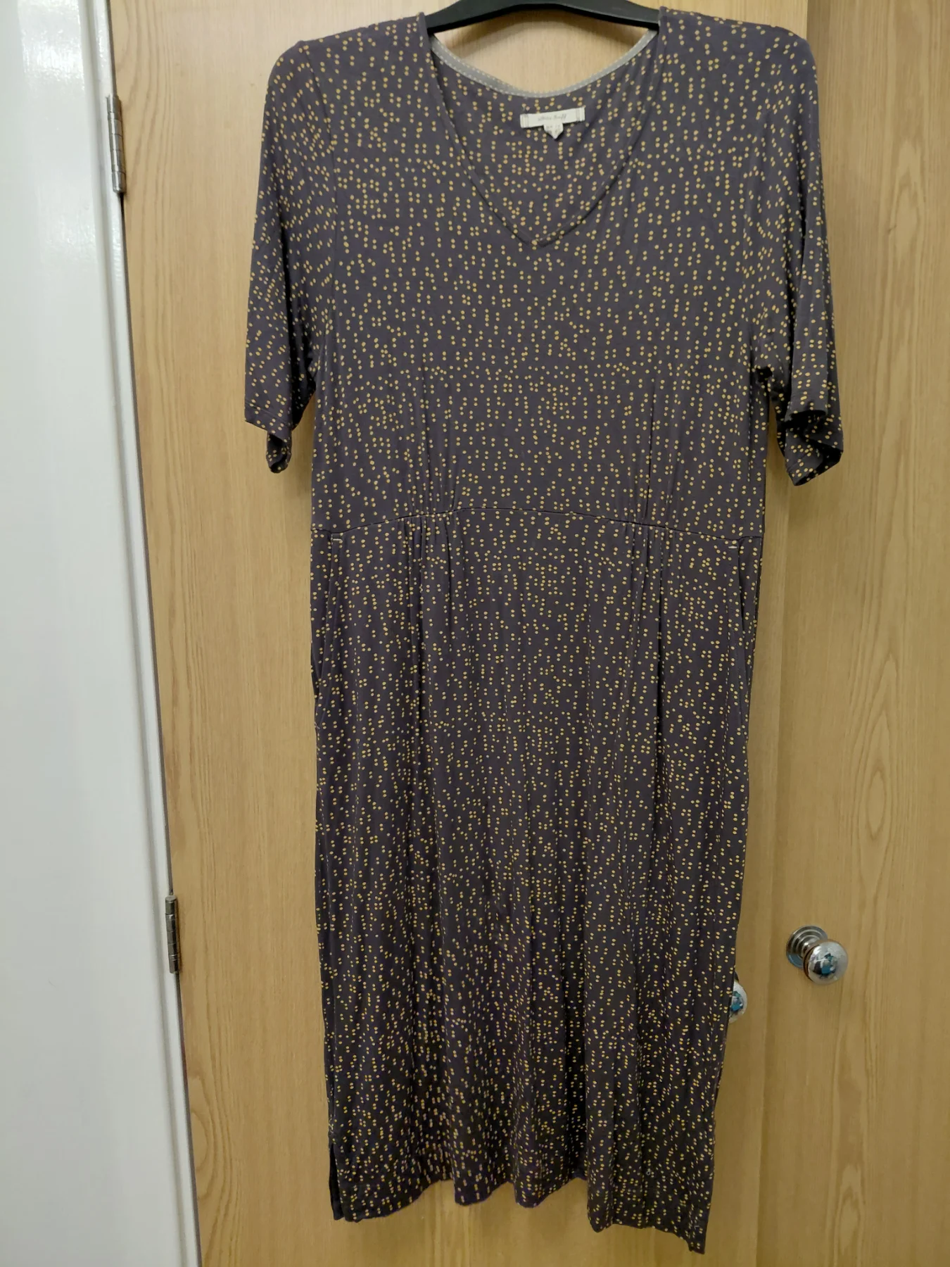 White stuff shirt sleeved dress. Middle length.drop waisted
