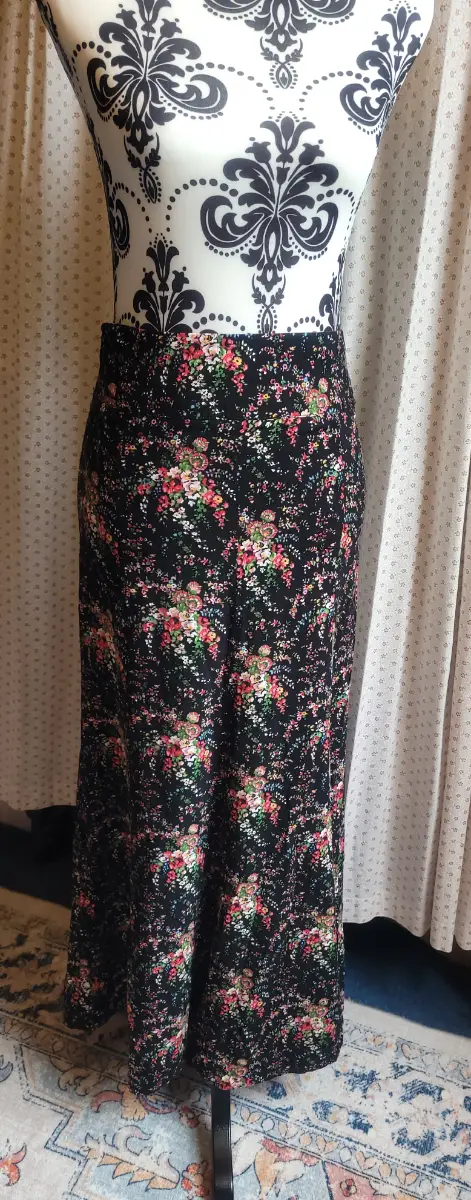 Next “With Love” Floral Skirt – Size 6 – Black Multi