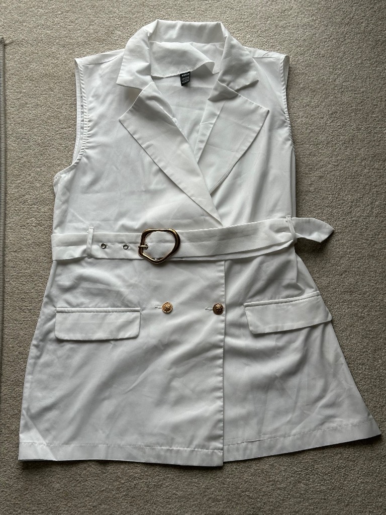 SHEIN White Sleeveless Blazer Dress with Gold Statement Belt 🤍 Size L