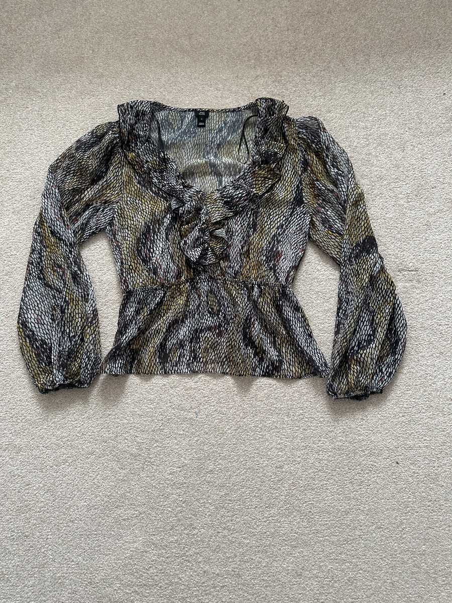 River Island Size 12 Ruffle V-Neck Snakeskin Print Long Sleeve Blouse Peplum Top Size 12