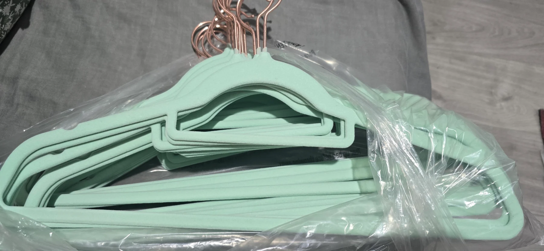 20 velvet hangers