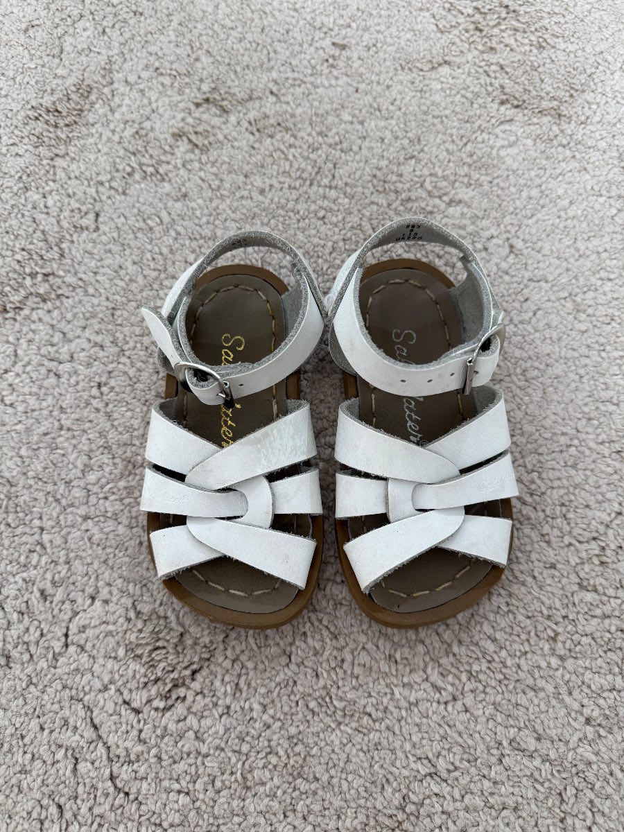 Salt Water White Original Kids Sandals Size 5 waterproof shoes