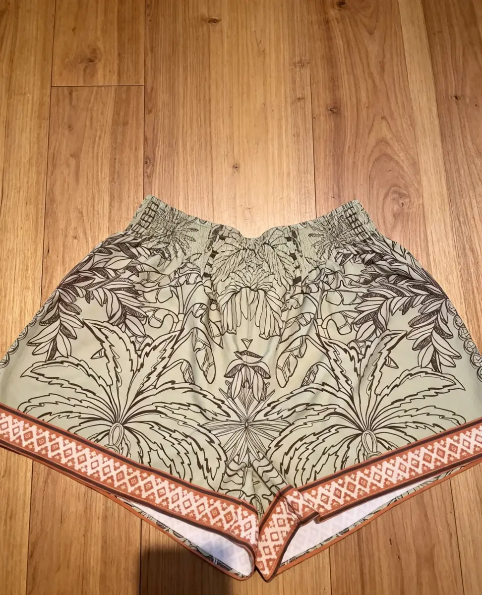 SHEIN Curve 0XL Tropical Print Elasticated Shorts – Neutral Palm Design