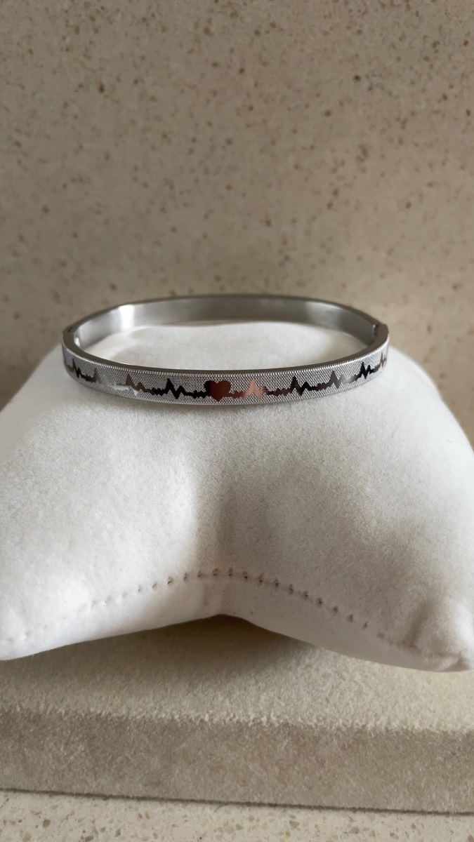 Non tarnish silver colour bangle