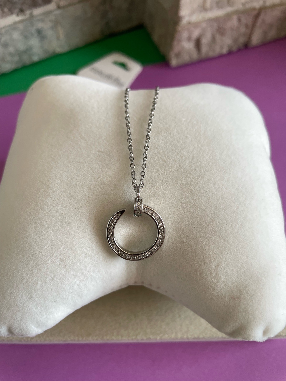 Pendant necklace new Silver colour