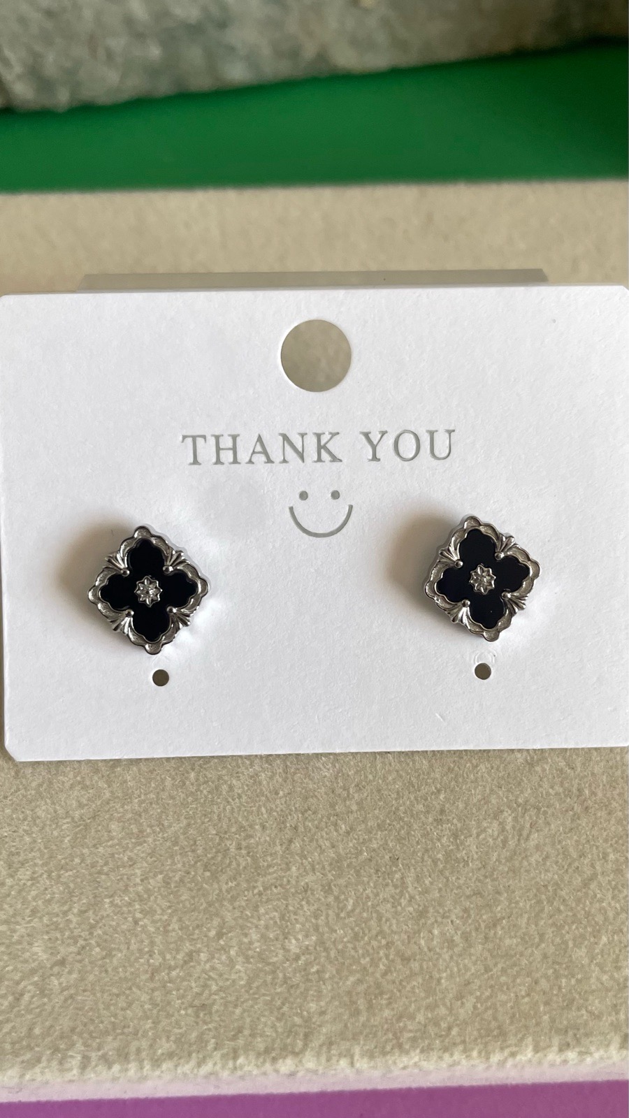 Flower stud earrings