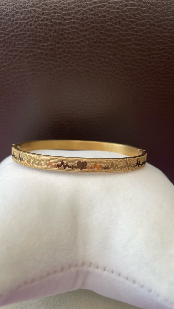 Non tarnish bangle bracelet new