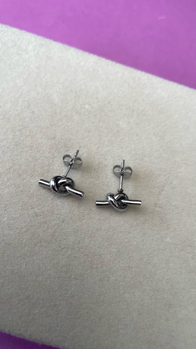 Knot stud earrings