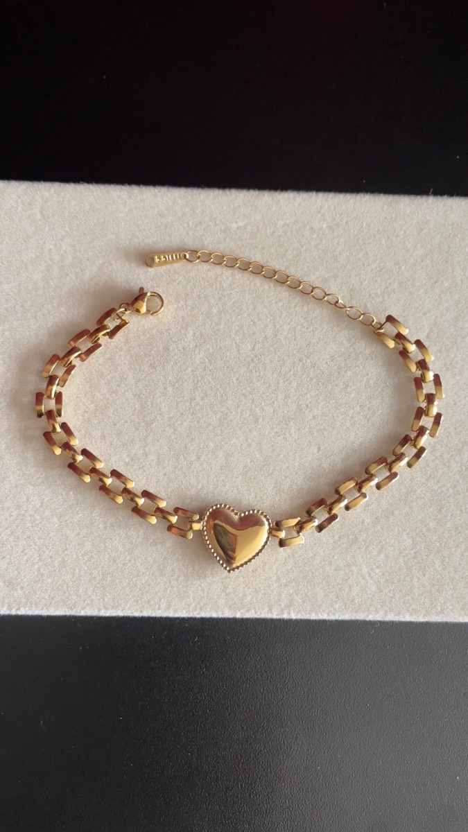 Non tarnish adjustable bracelet