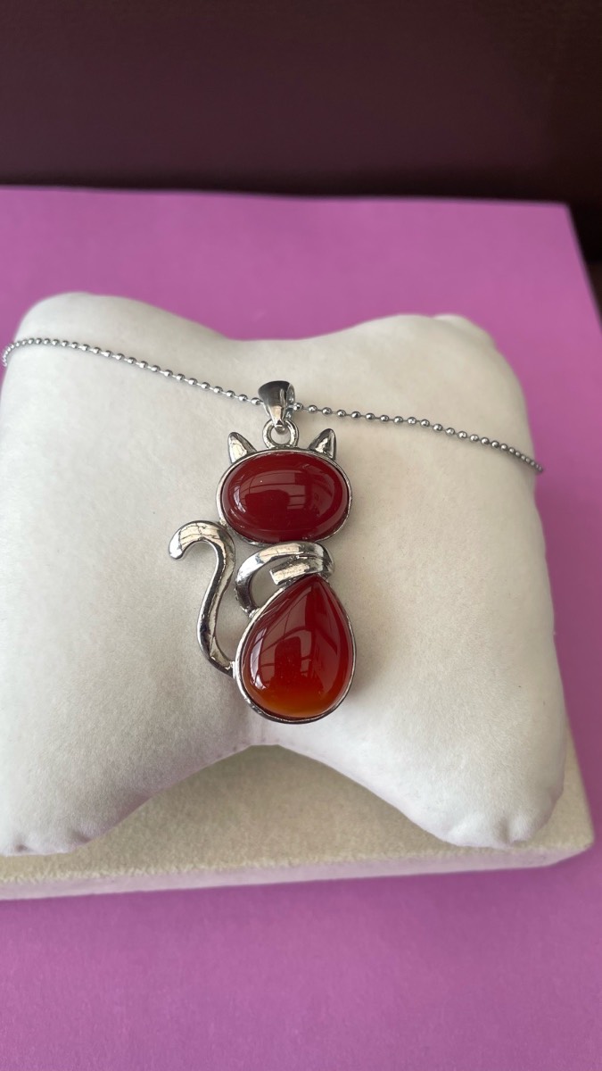 Cat pendant necklace