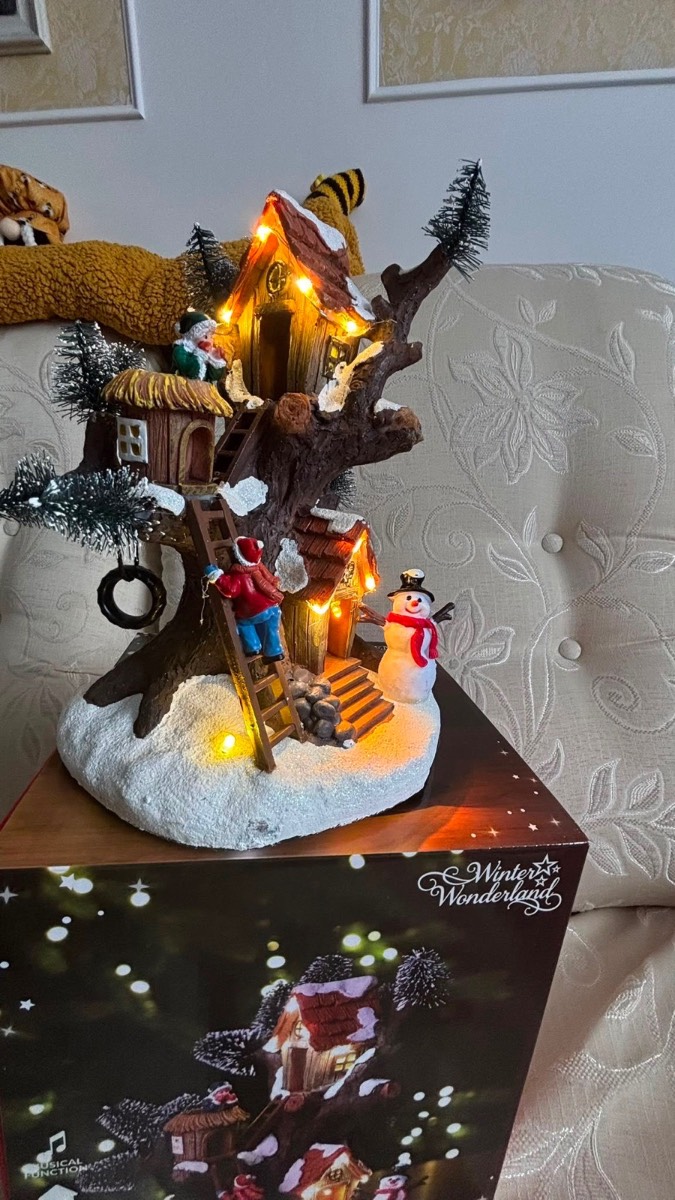 Tree treehouse musical light up