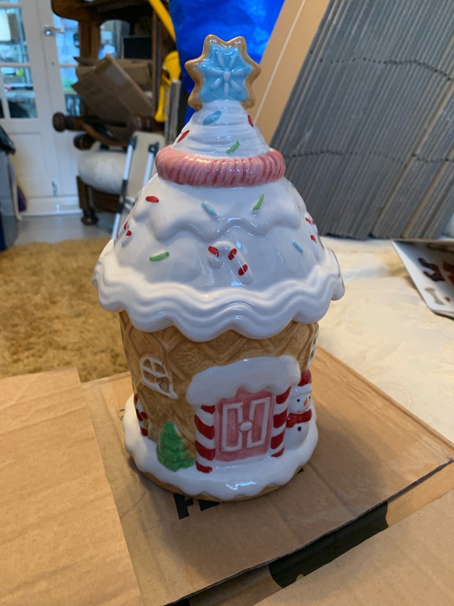 Cookie jar
