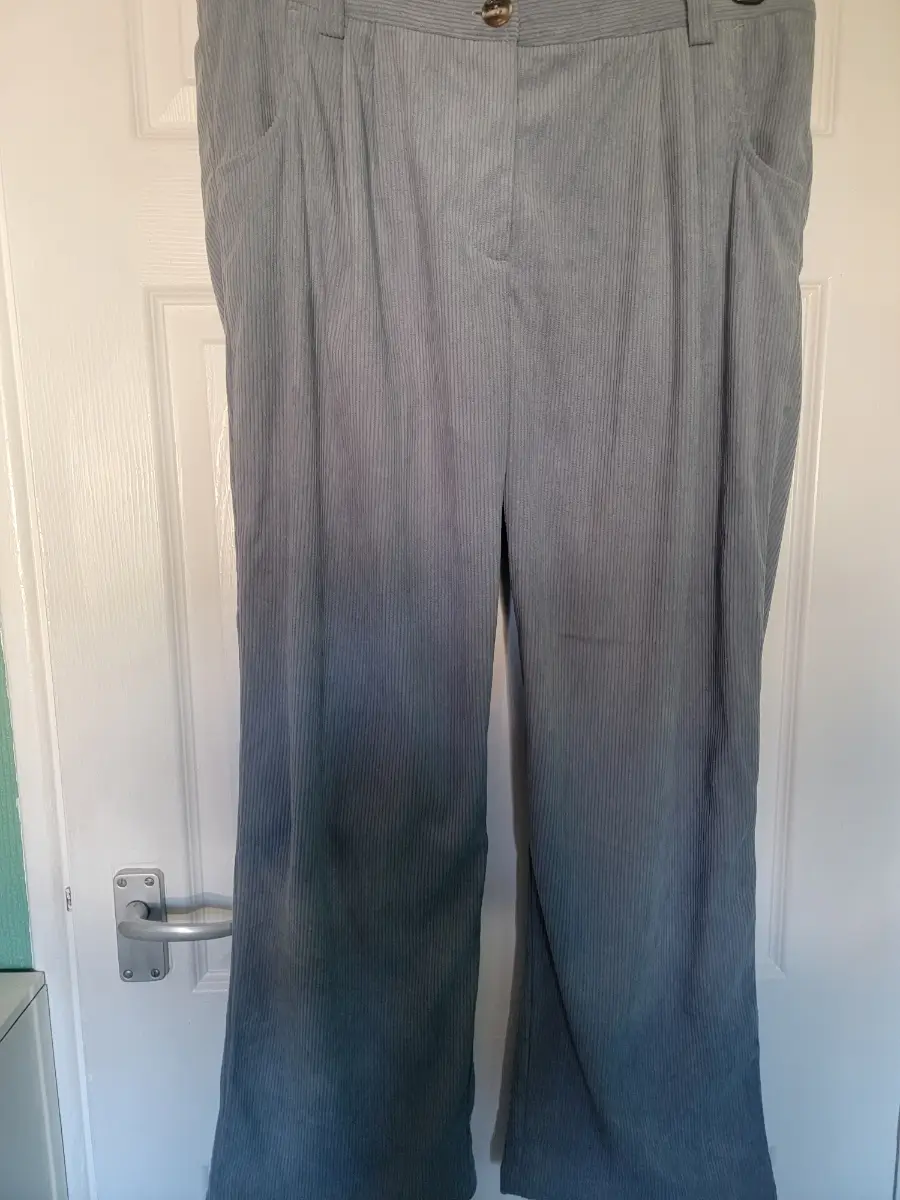 Halara Cords in a bluey grey size XL new tagged