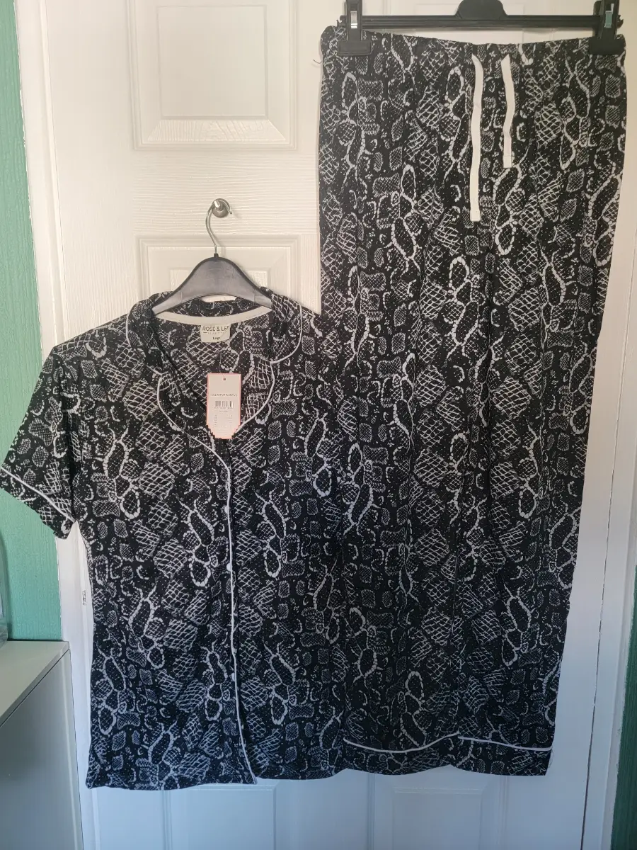 Black & White pyjamas size L (12-14) new