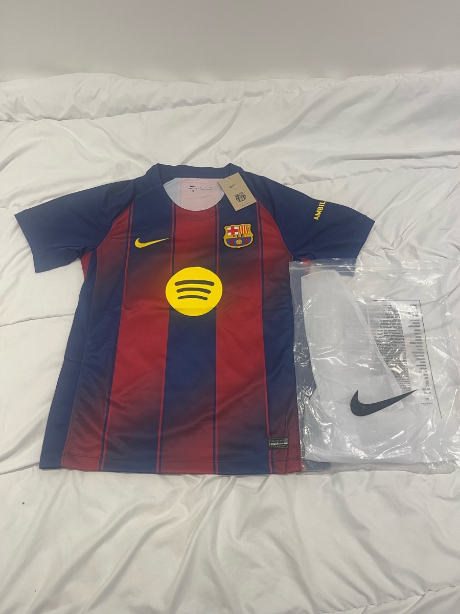 Barcelona home kit 2025 (small men’s)