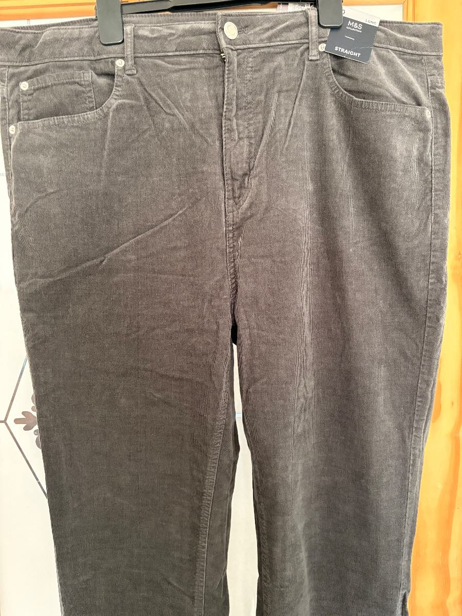 Marks and Spencer ‘the sienna’ black cord straight fit trousers 20 long