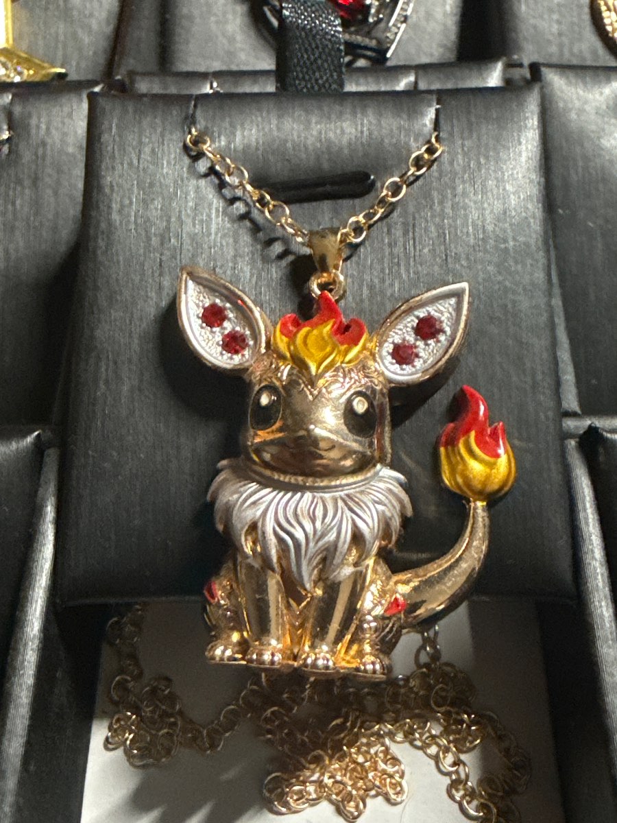 Evee Flareon pokemon necklace