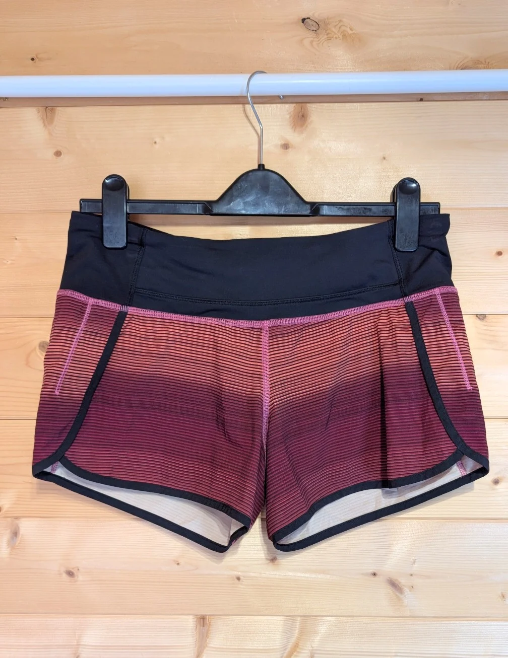 Lululemon Speed Short Striped Ombre Running Shorts - Size US 6 / UK 10