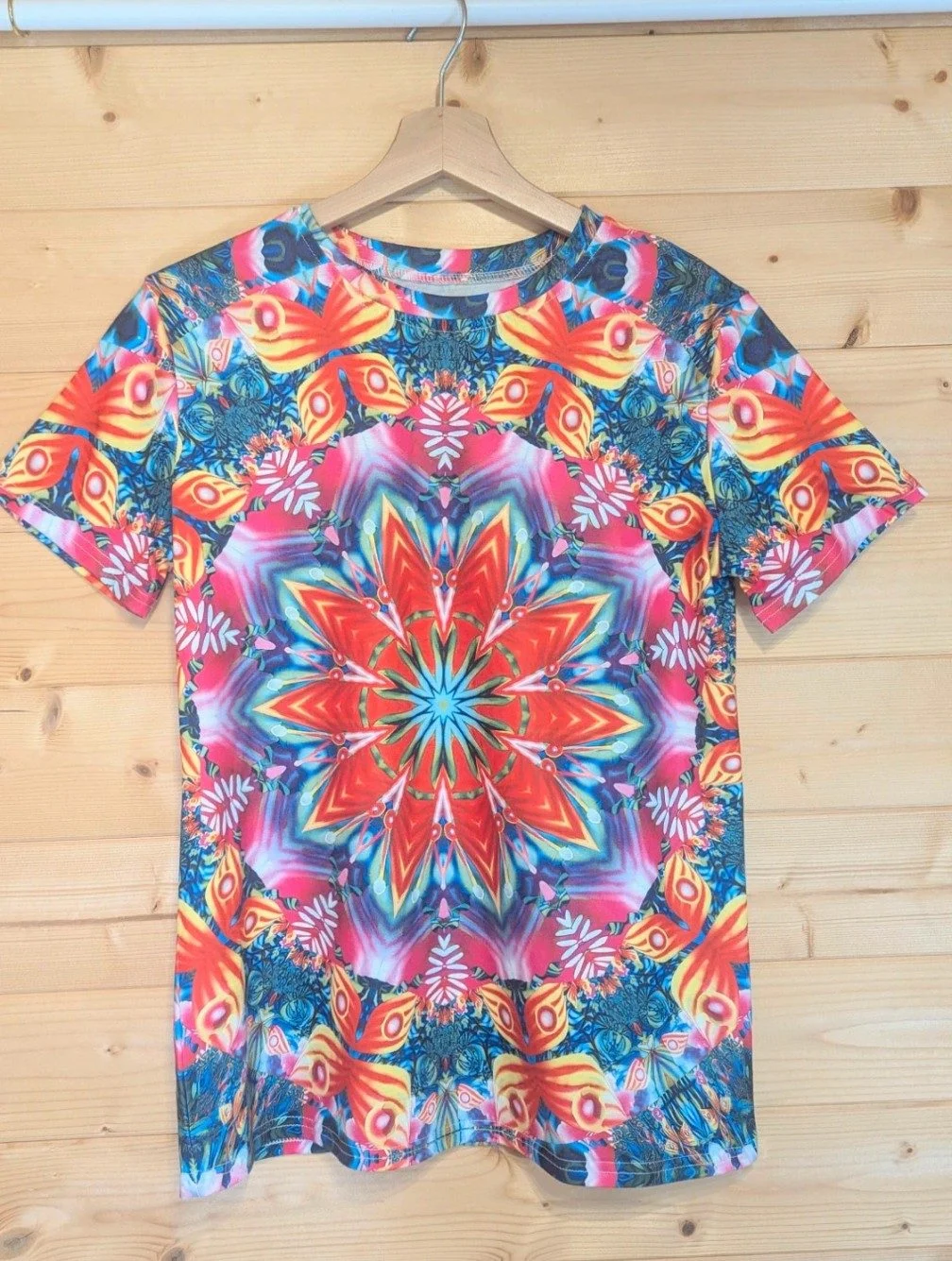 Psychedelic Kaleidoscope Mandala Graphic T-Shirt - Vibrant Festival Top M