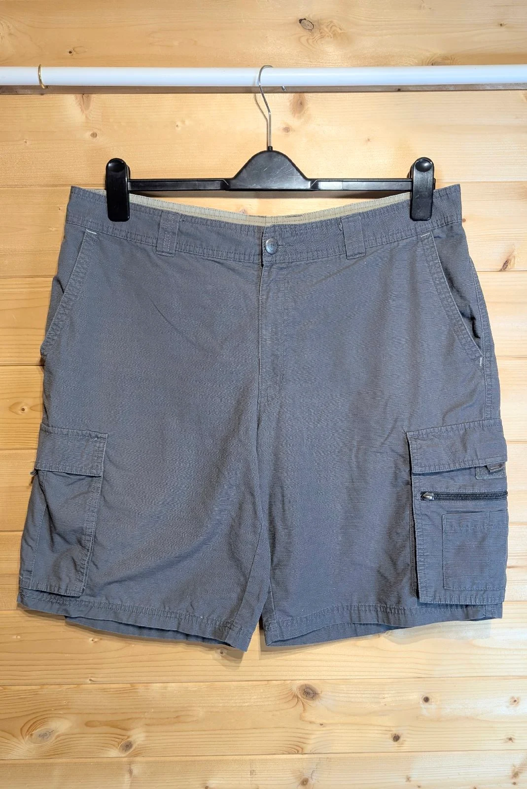 Columbia Men’s Grey Cargo Shorts W38 L11 Outdoor Hiking Walking