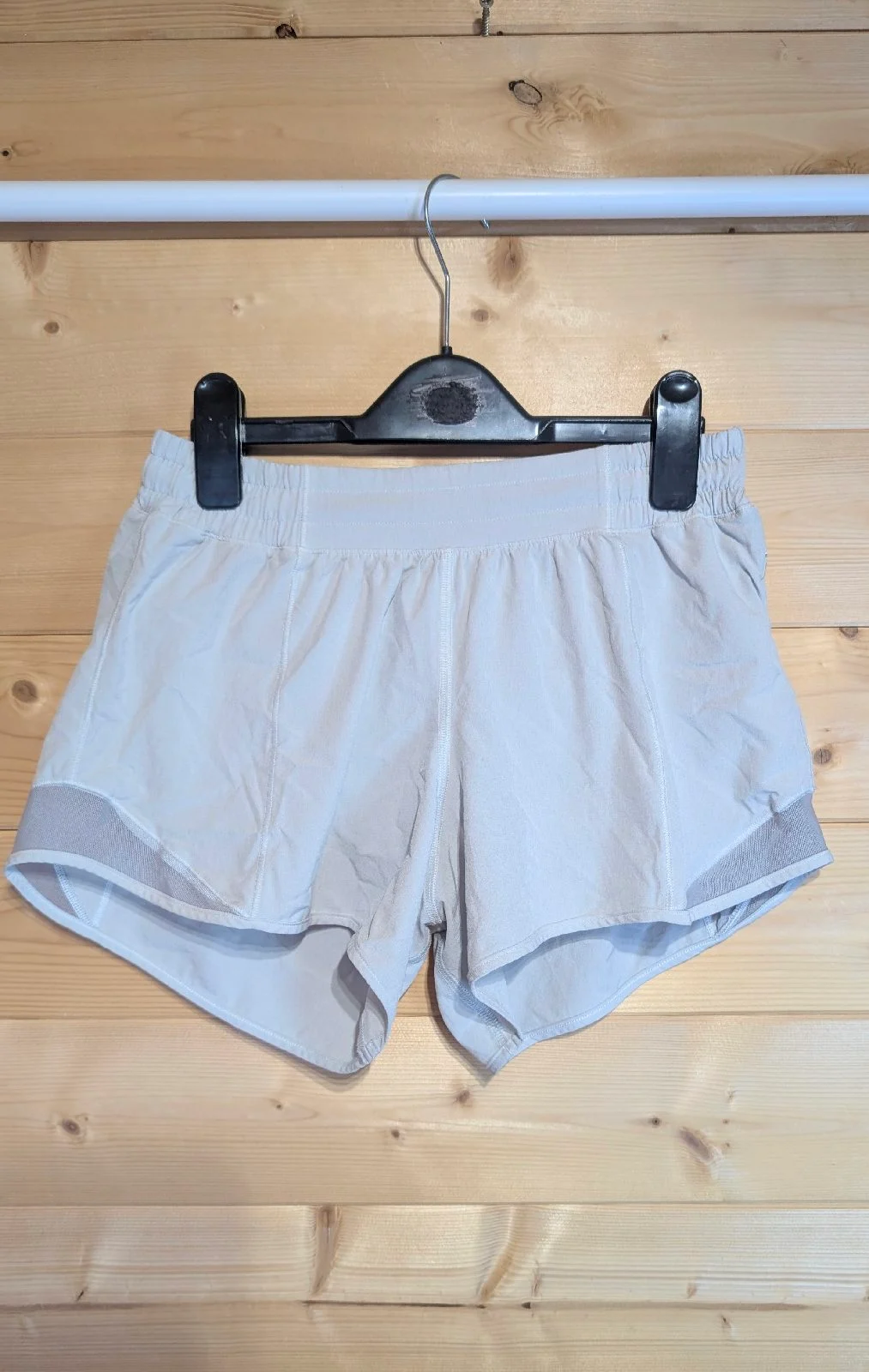 Lululemon Hotty Hot Running Shorts - Light Grey - Size UK 10