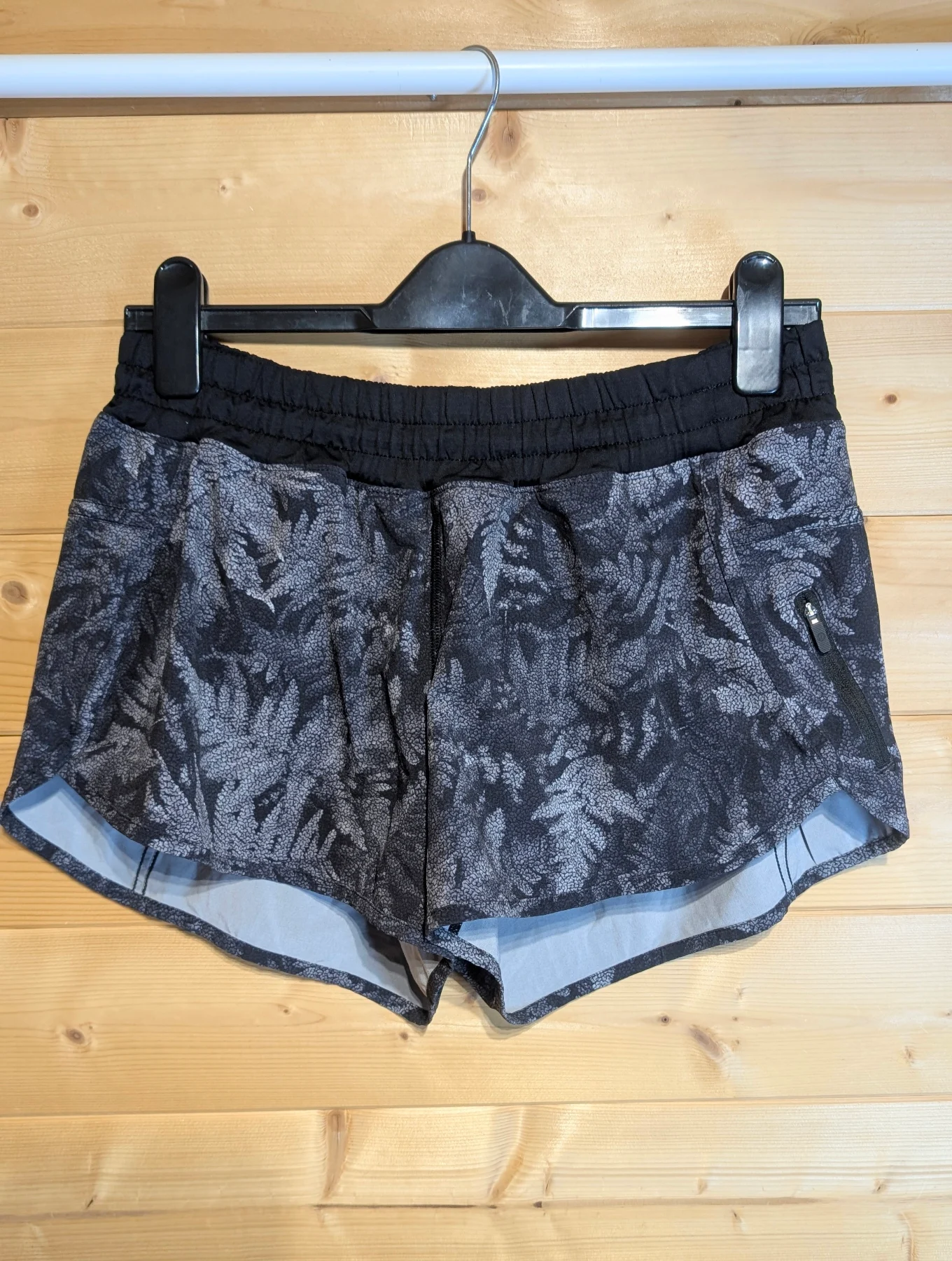 Lululemon Running Shorts Patterned Black Grey Size 10 (US 10 / UK 14)