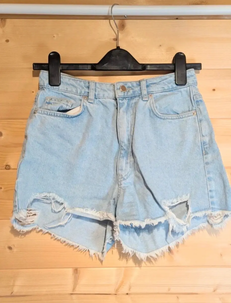 PrettyLittleThing Light Wash Distressed Denim Shorts Size 8