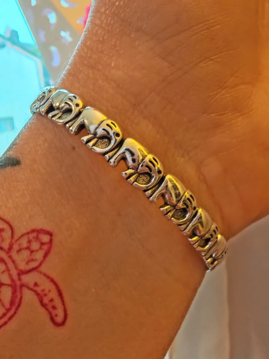 Silver elephants bangle