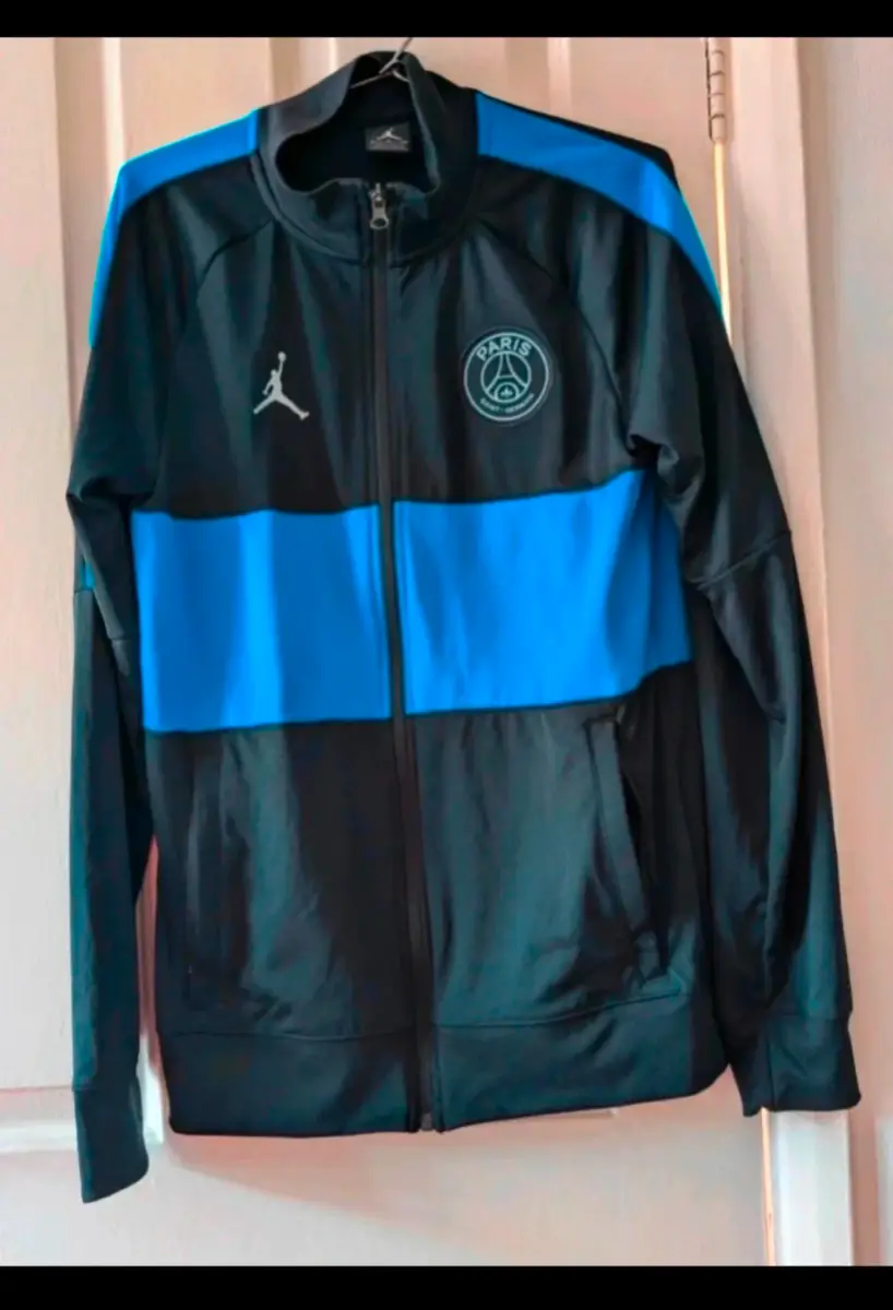 Jodan Paris Sain Germain Black and blue full sleeve activewear jacket with zip pockets