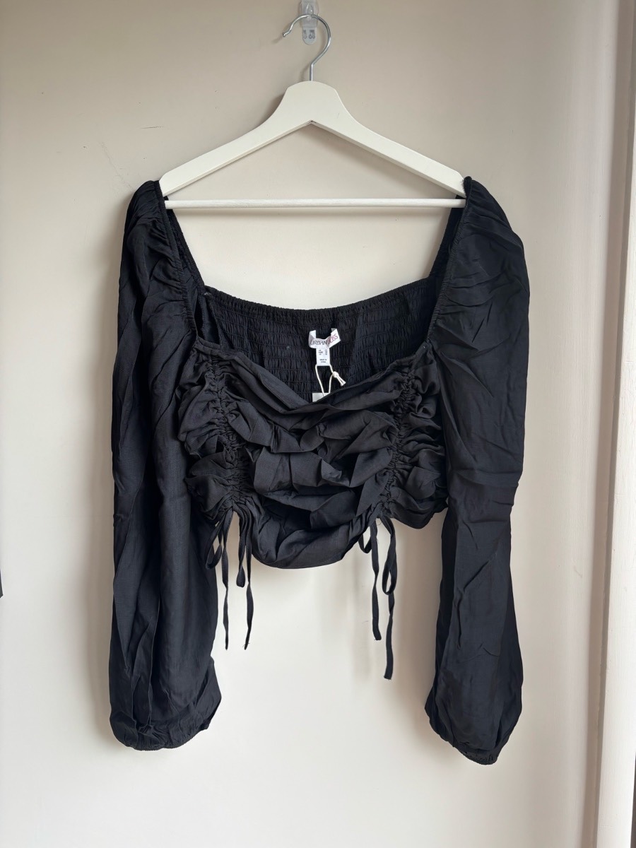 Top Urban Bliss Black Shirred Ruched Crop Top Long Sleeve Size 22 BNWT