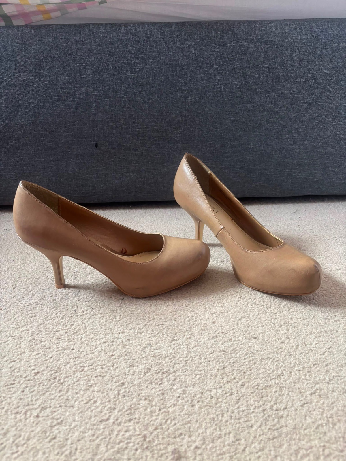 Beige leather heels