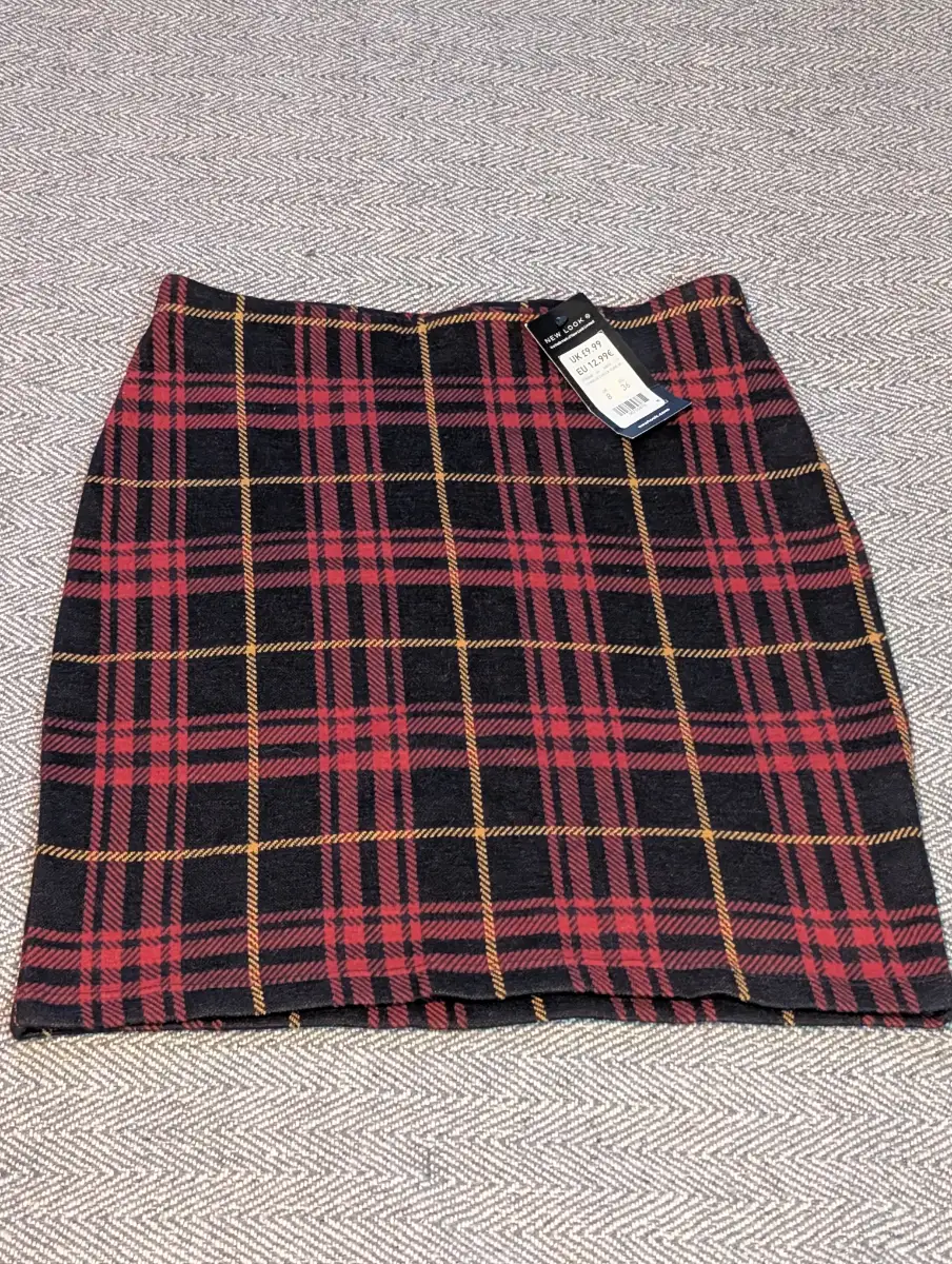 Plaid mini skirt. Newlook, New, size 8