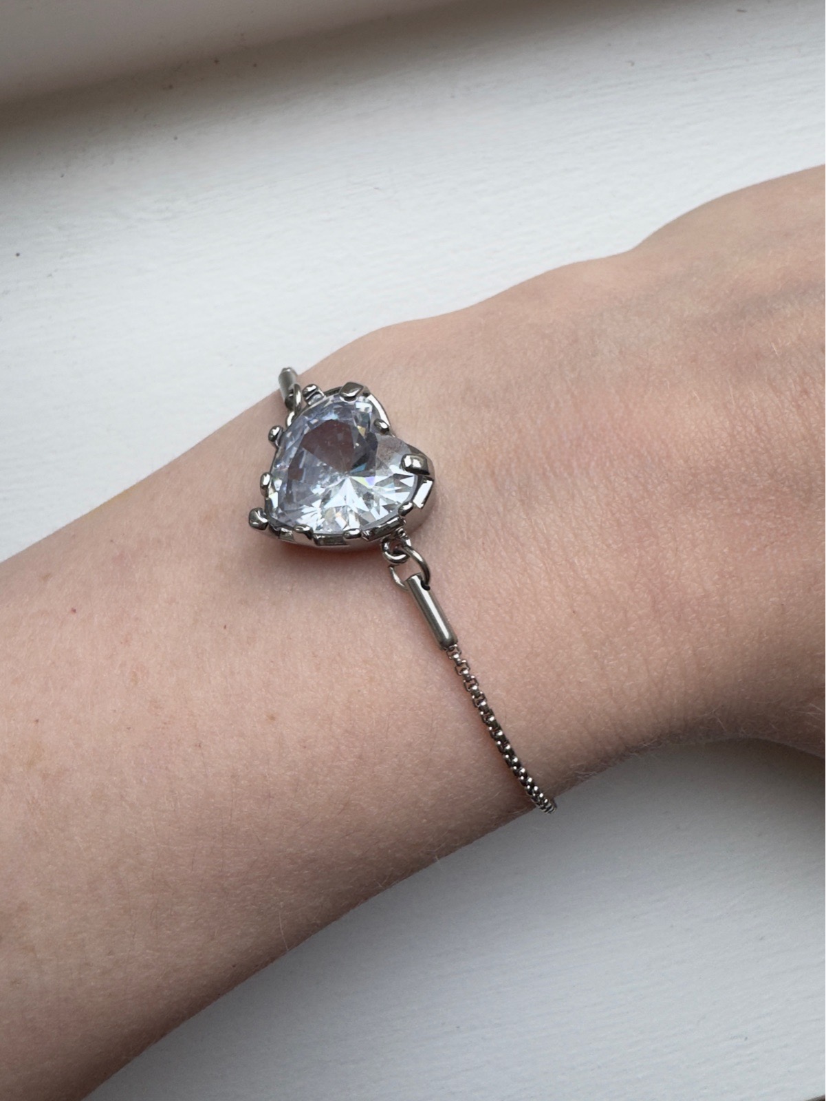 Adjustable heart bracelet