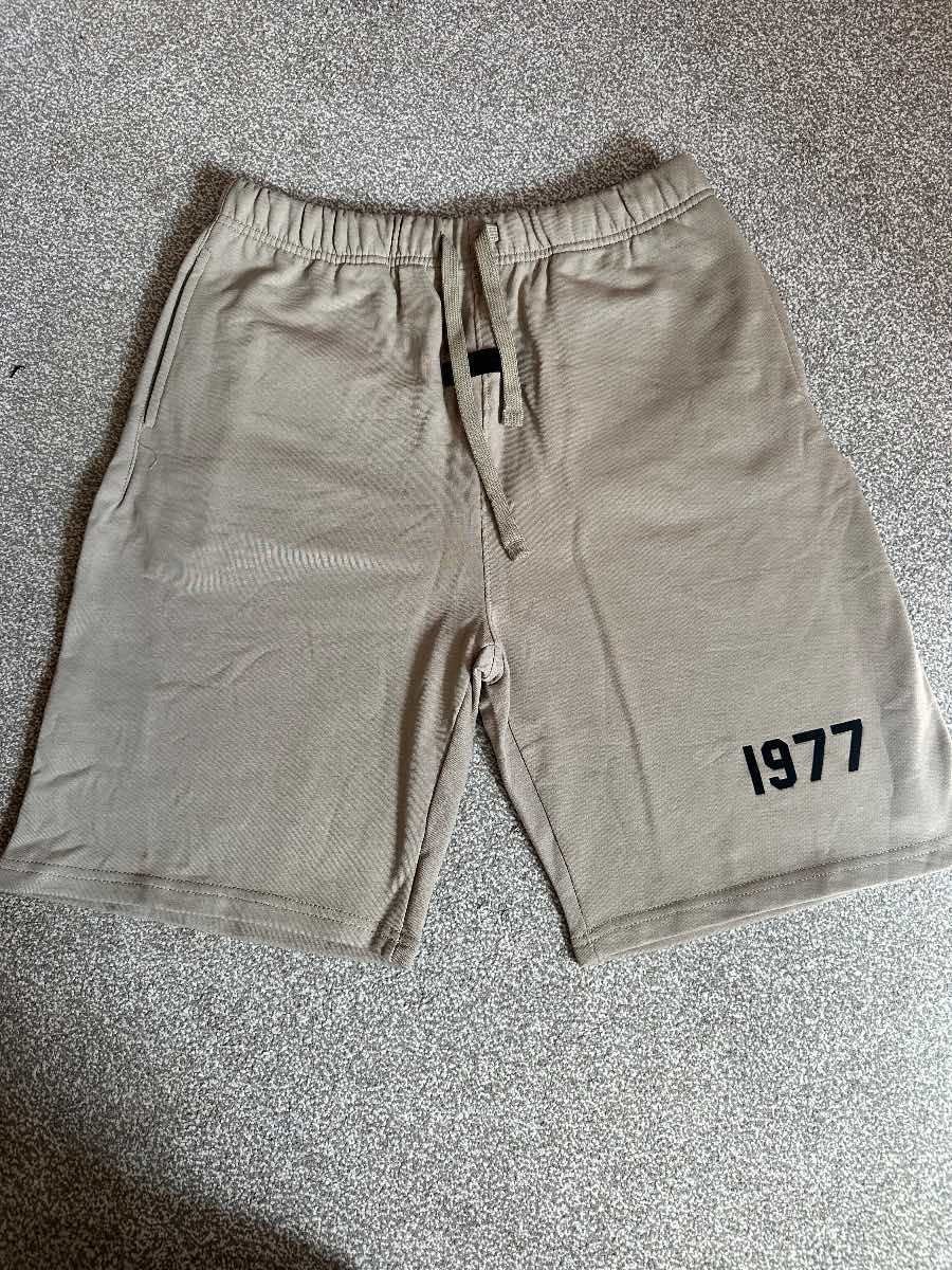Essentials ‘1977’ shorts