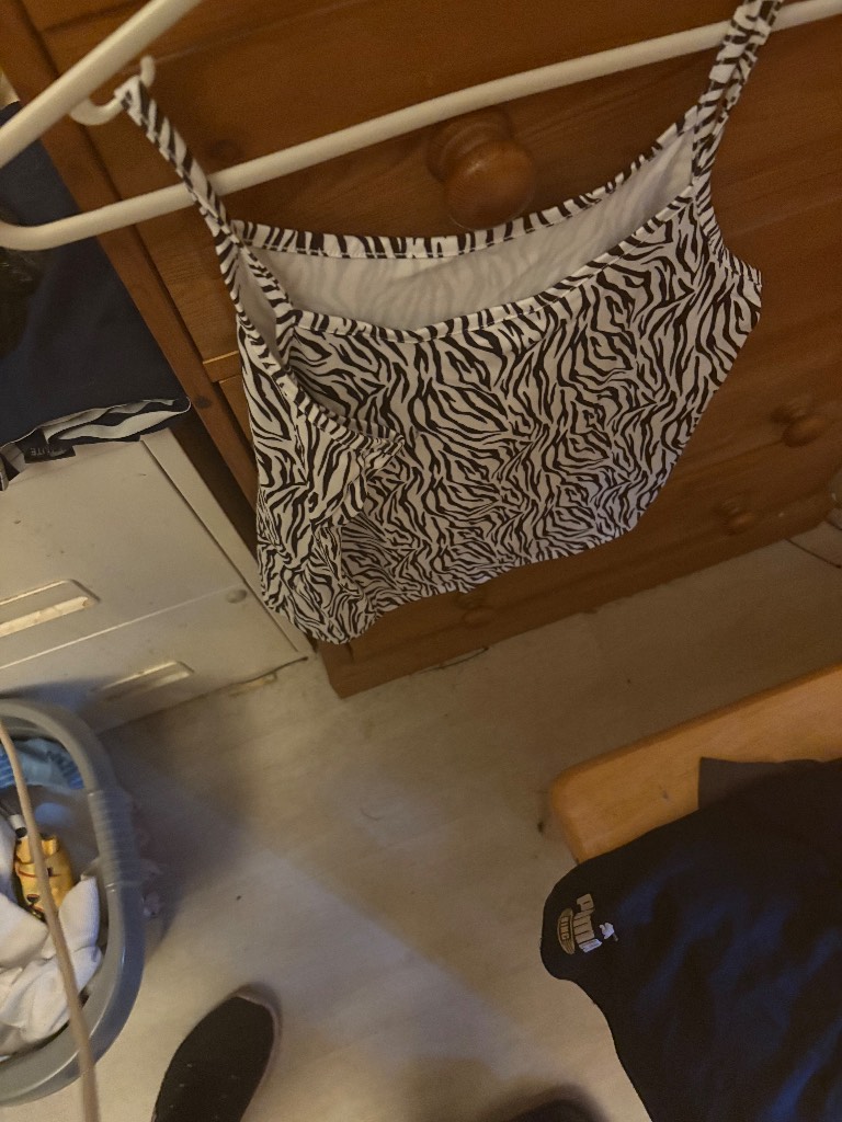 4 black and white cami tops never worn