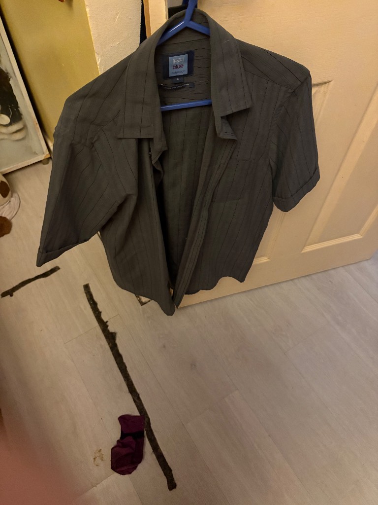 Men’s size s shirt excellent condition