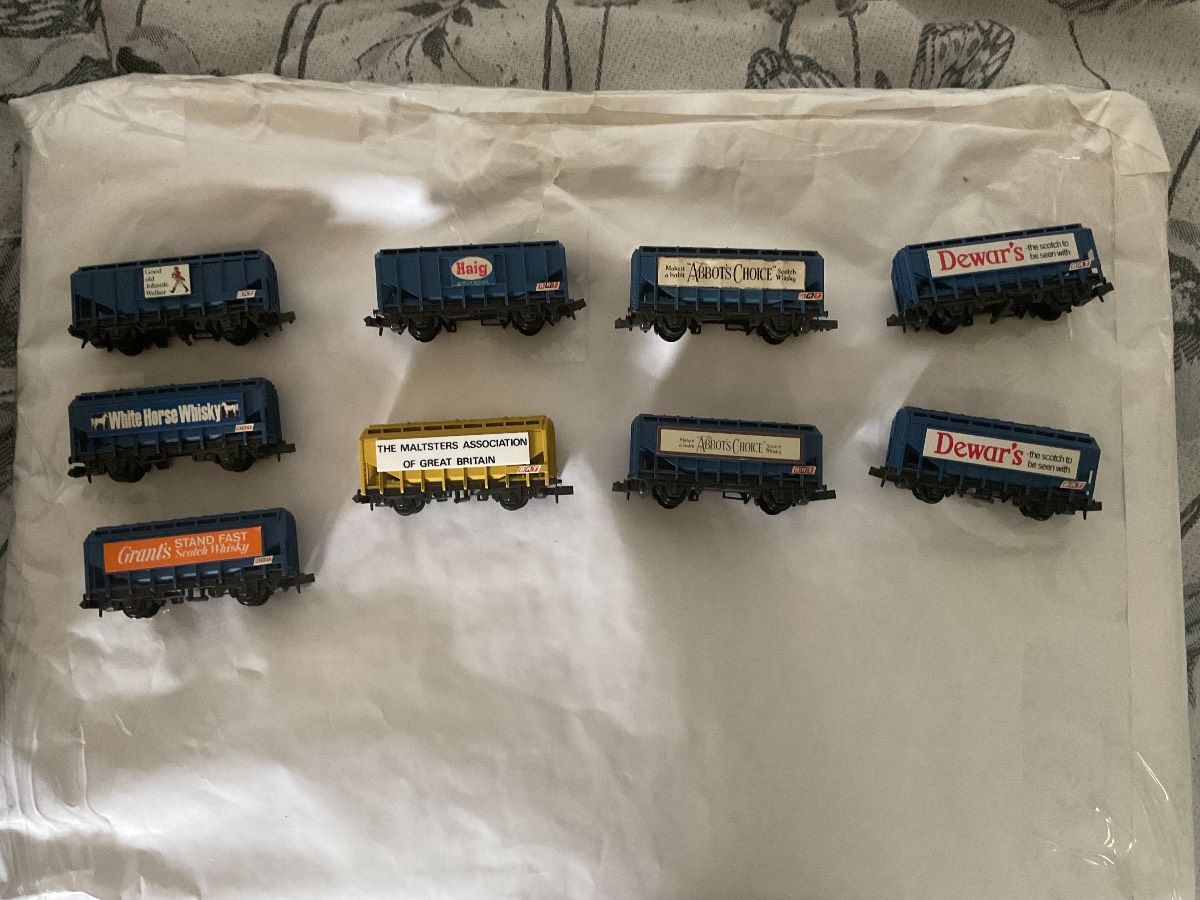 N gauge 10 x Grain wagons , PECO