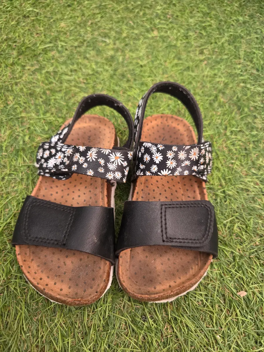 Girls sandals