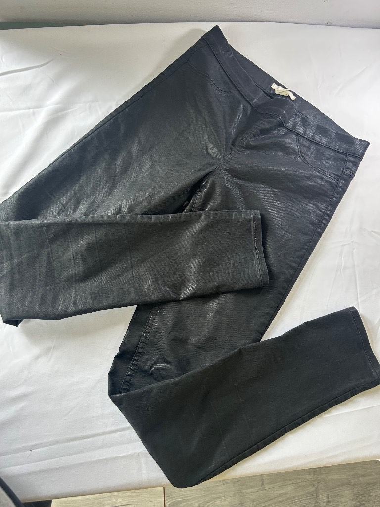 Ladies glossy jeggings