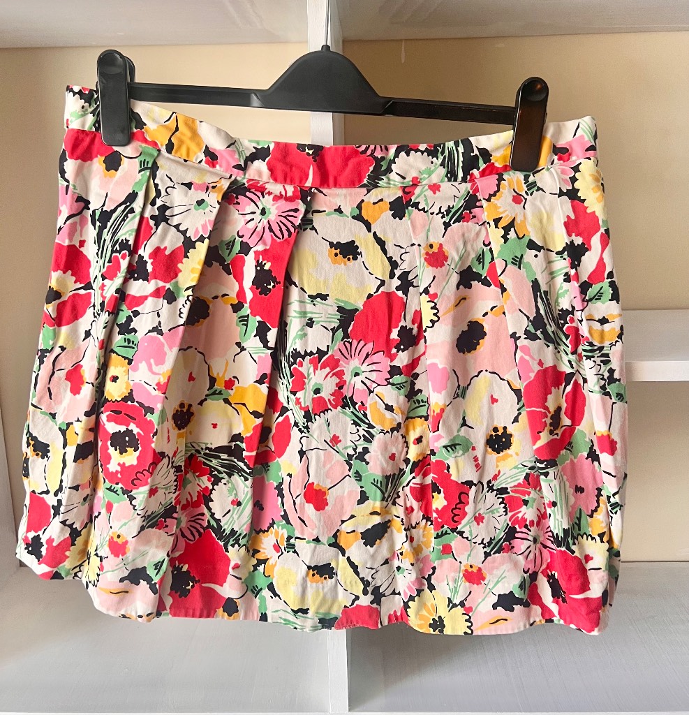 Beautiful Floral Print Cotton Mini Skirt - Size 18