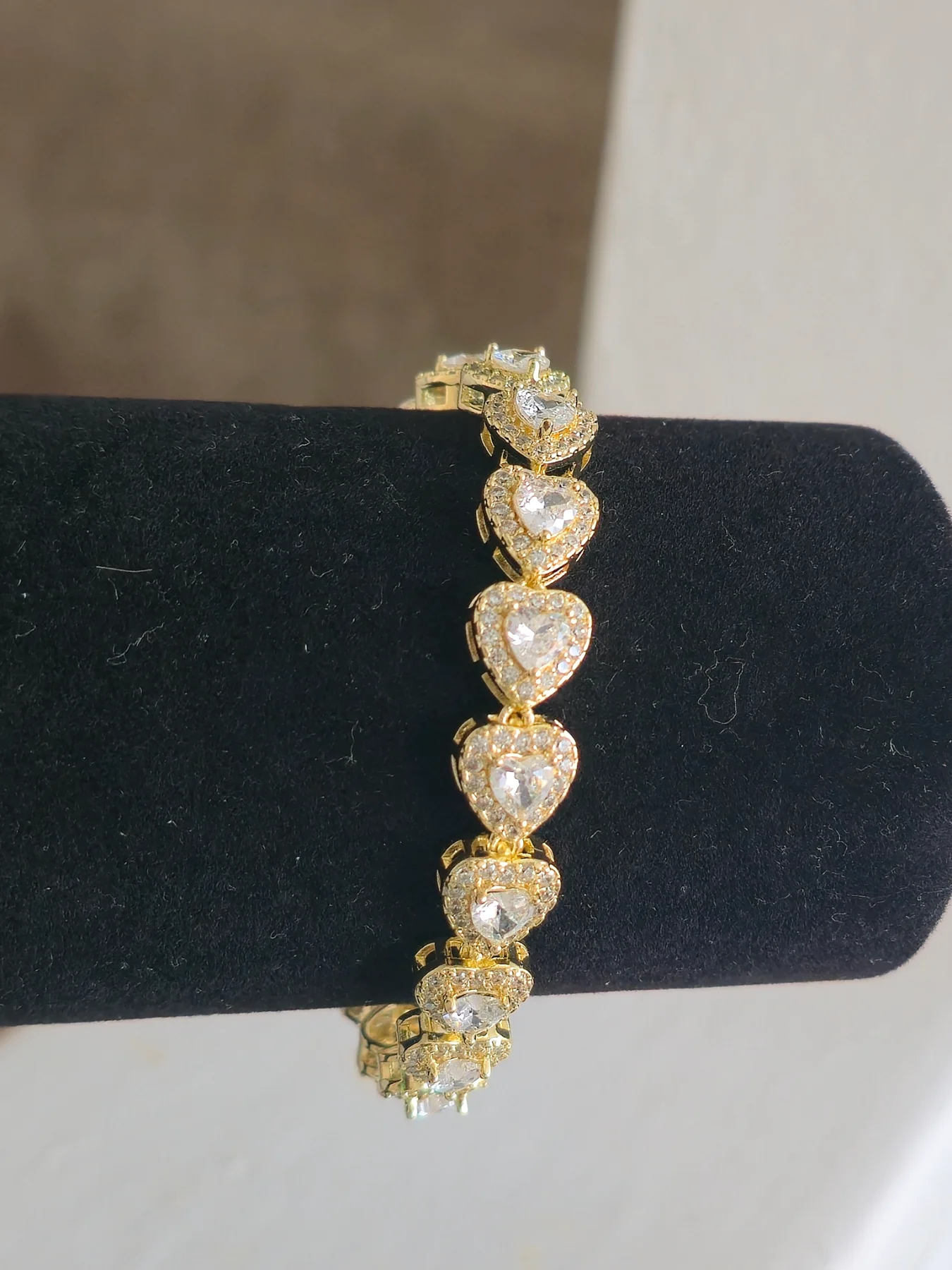 Women's elegant heart shape bracelet