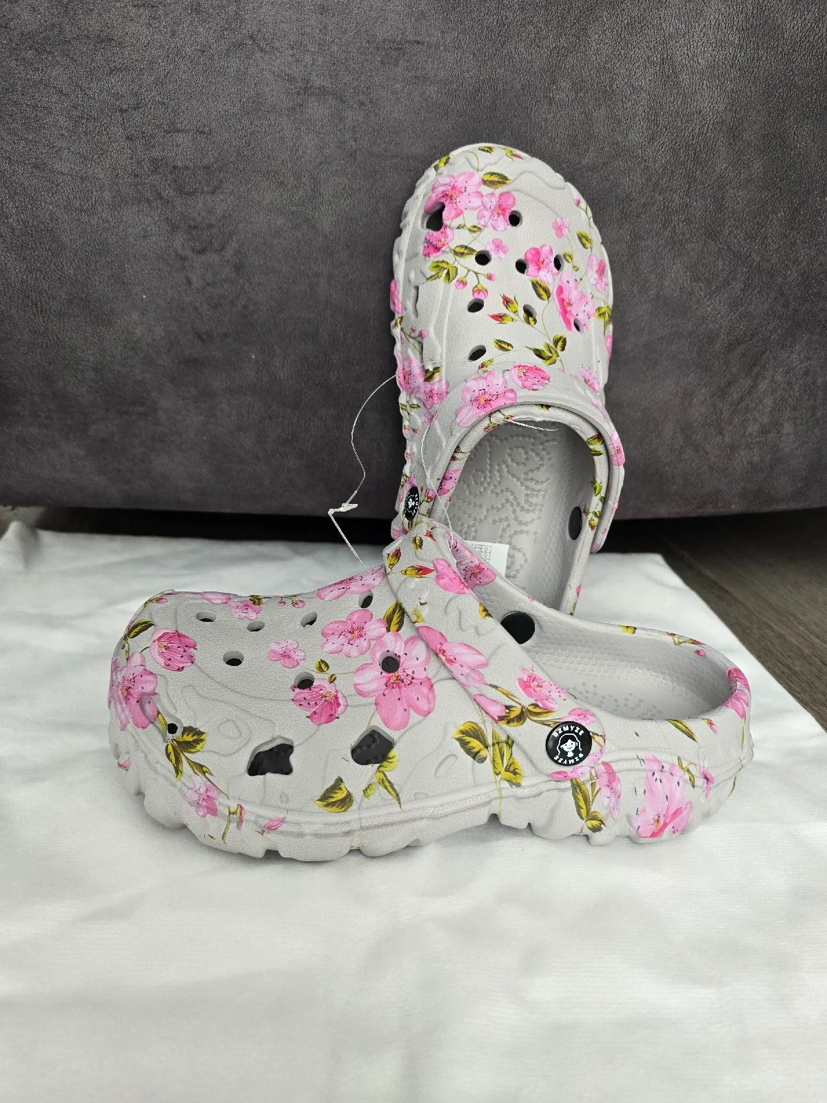 Women's size 38 floral pattern clogs