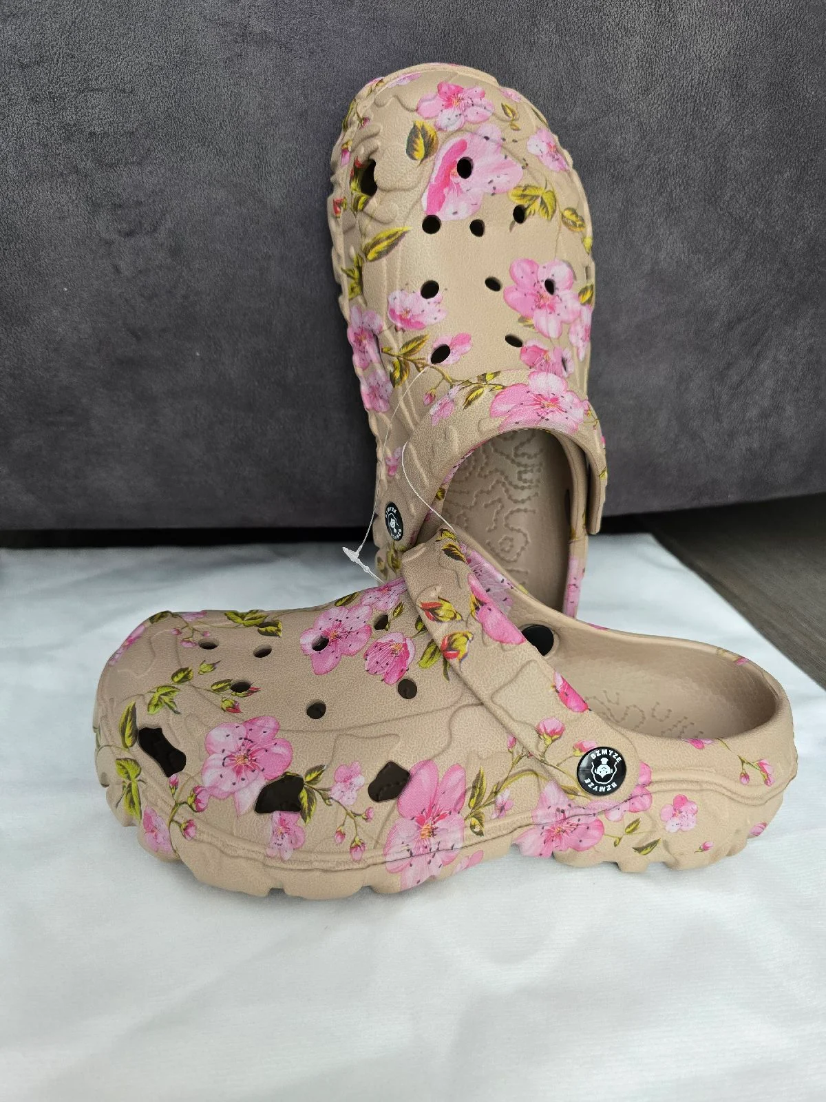 Women's size 39 clogs